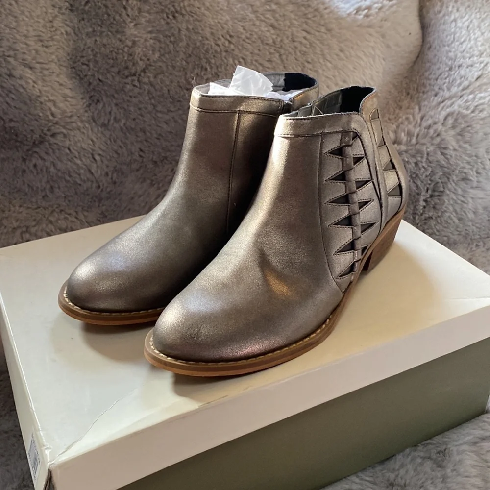 New girls pewter ankle bootie